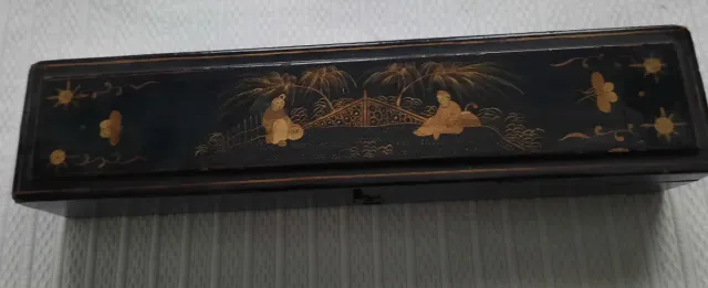 Caja antigua pintada para abanico