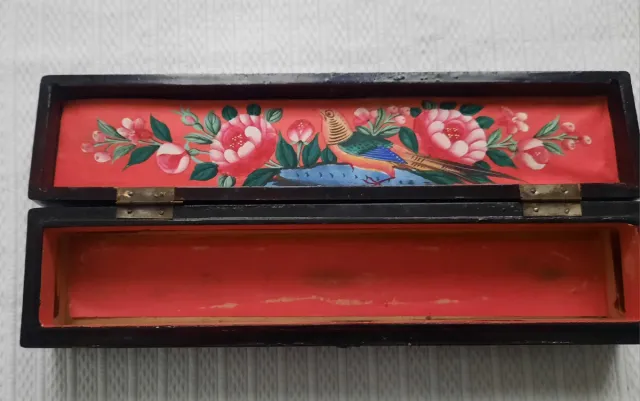 Caja antigua pintada para abanico