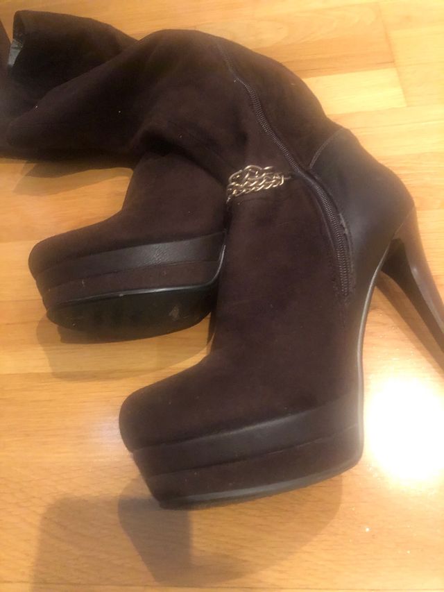 Botas de tacón altas con cadena