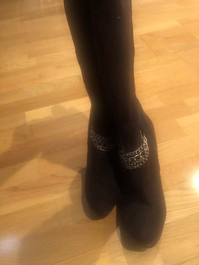 Botas de tacón altas con cadena