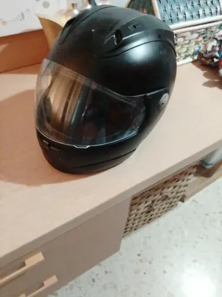 Casco integral moto negro tiene protección complet