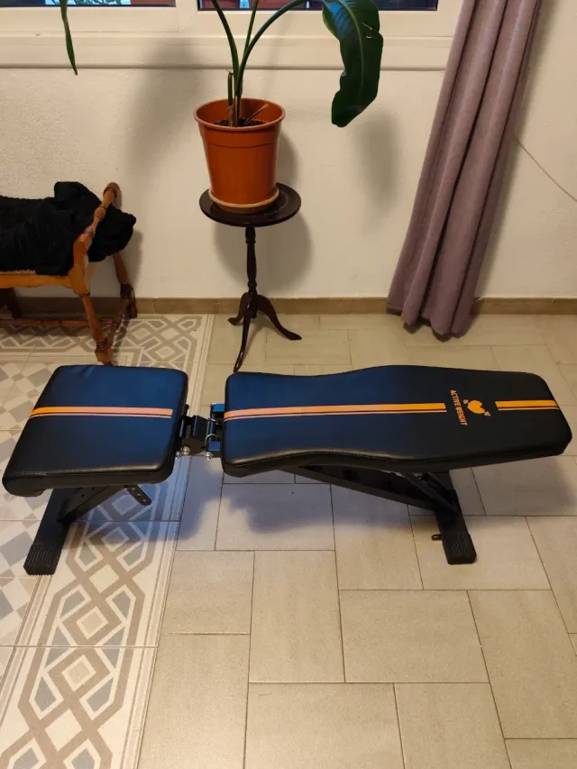 Banco musculación plegable y ajustable.