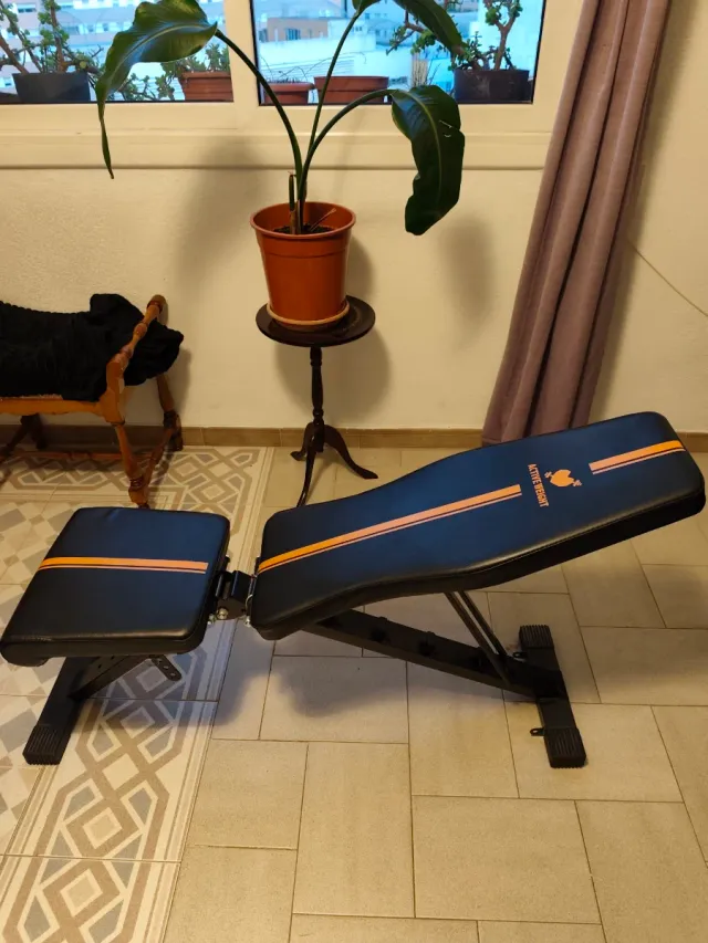 Banco musculación plegable y ajustable.