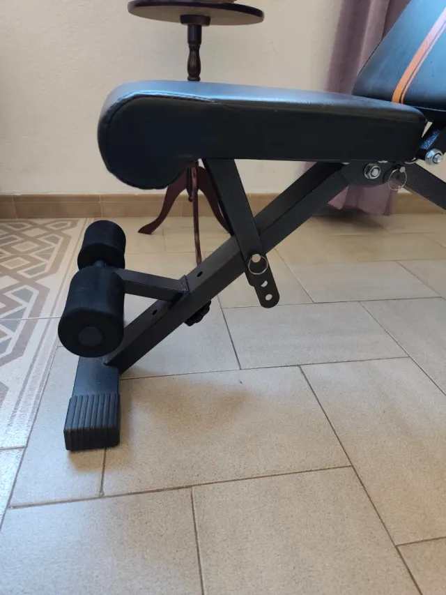 Banco musculación plegable y ajustable.