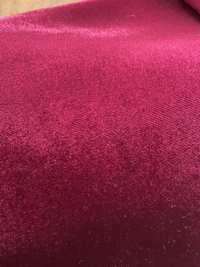 Bolso de terciopelo morado con cadena