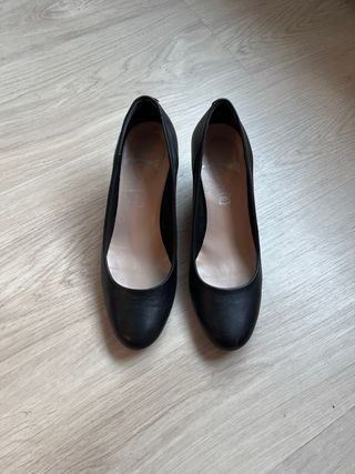 Zapatos de tacón piel negra