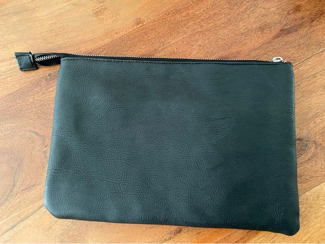 Cartera de mano con palmeras