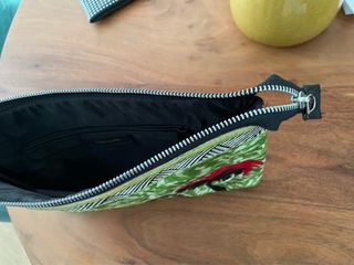 Cartera de mano con palmeras