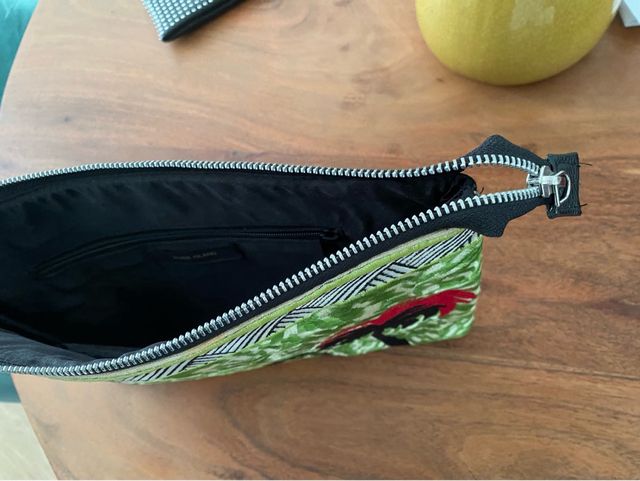 Cartera de mano con palmeras