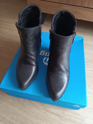 Botas de cuero negras