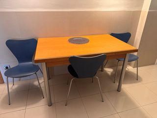 Mesa extensible con 6 sillas