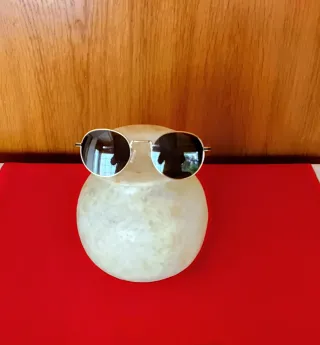 Gafas de sol Hawkers negras y doradas