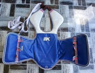 Peto Taekwondo Reversible marca Ikara
