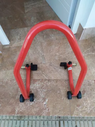 Caballete trasero moto rojo