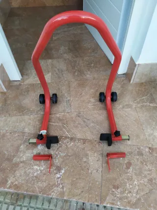 Caballete trasero moto rojo