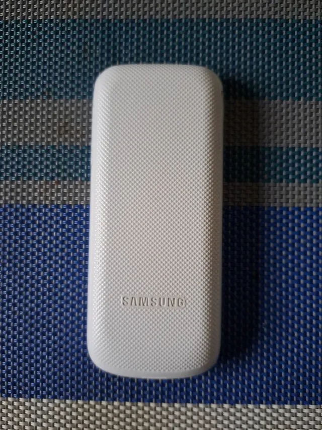Cellulare Samsung Vintage Dorato e Bianco GT-E1050