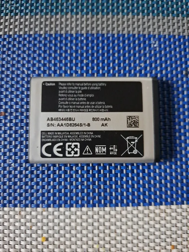 Cellulare Samsung Vintage Dorato e Bianco GT-E1050