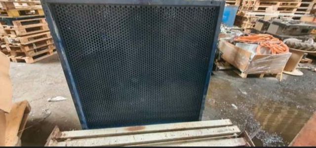 PUERTAS DE REJILLAS METÁLICAS