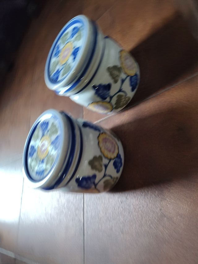 Jarrón de porcelana con tapa de todo en lote 11