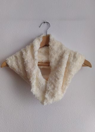 Bufanda tipo cuello, tejido relieve beige