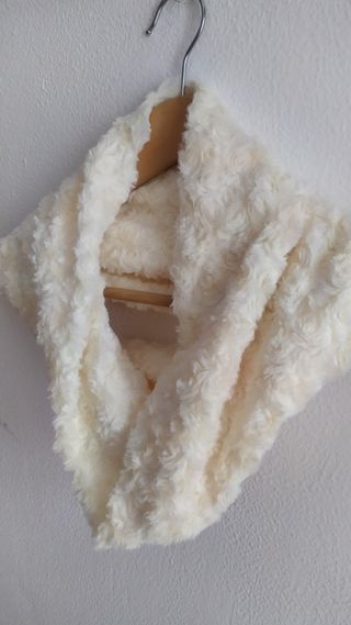 Bufanda tipo cuello, tejido relieve beige