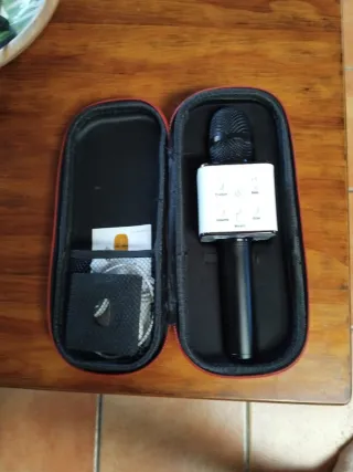 Micrófono Karaoke Bluetooth Blanco y Negro