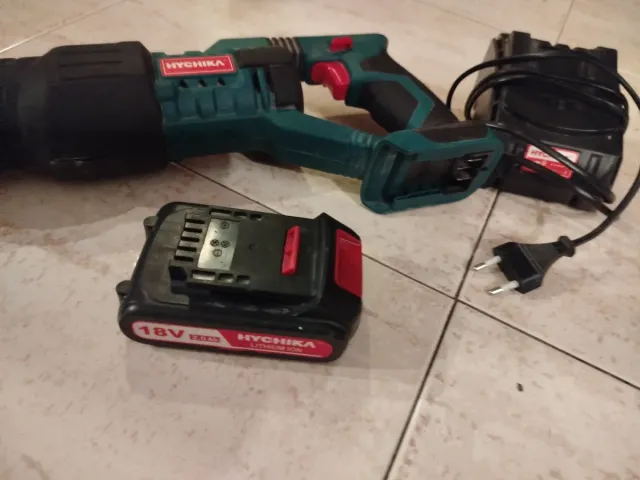 Sierra Sable Hychika 18V + Batería y Cargador