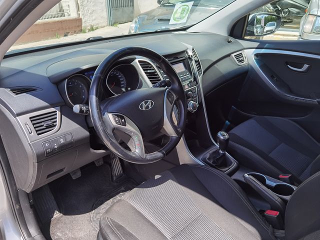 Hyundai i30 - Etiqueta C - 100cv