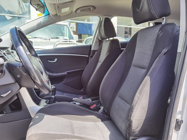 Hyundai i30 - Etiqueta C - 100cv