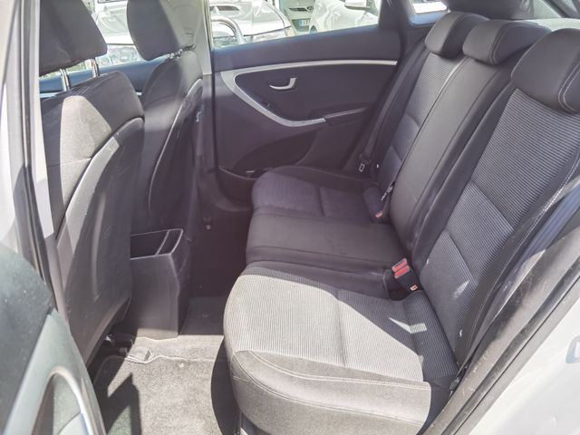 Hyundai i30 - Etiqueta C - 100cv