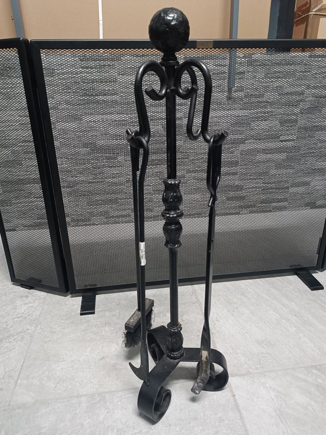 Salvachispas y soporte con utensilios chimenea 