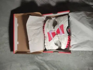 Nike Zoom Vomero 5 Sail Siren Red Talla 38