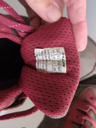 Zapatillas Trezeta senderismo grises y rojas