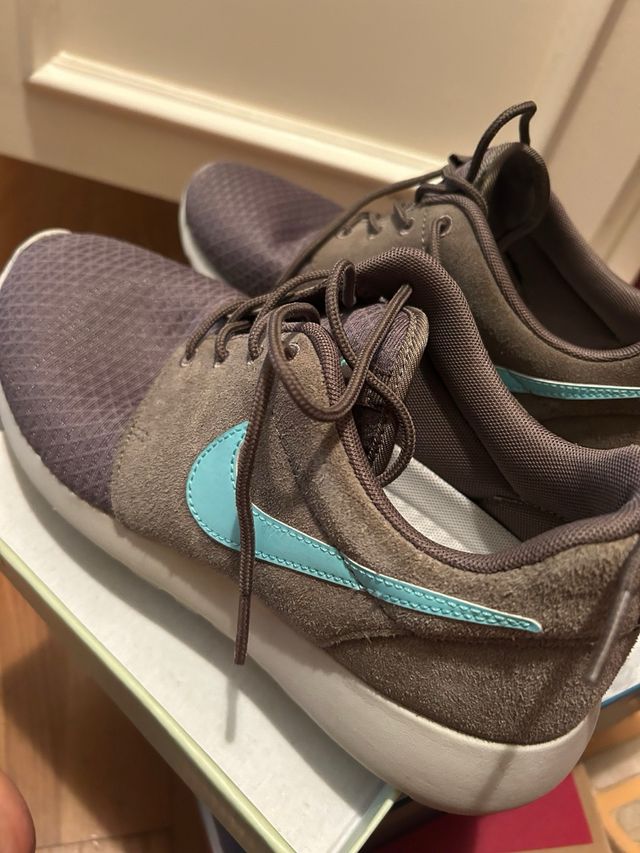 Zapatillas Nike Marrón y Turquesa. unisex