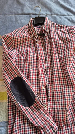 Vendo lote de camisas talla M por 30 e. 10 UNIDADE