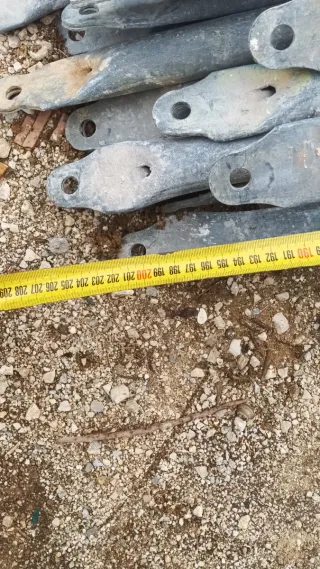 Tirantes de andamio metálicos