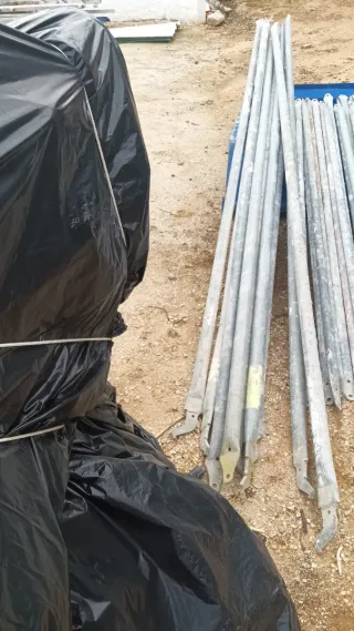 Tirantes de andamio metálicos