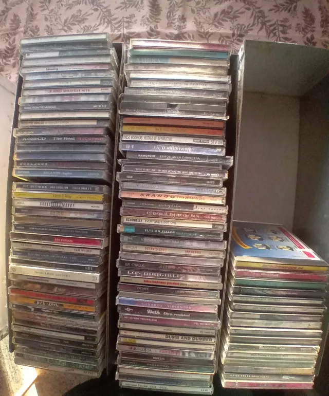 Lote 2 di 100 CD di Musica Varia