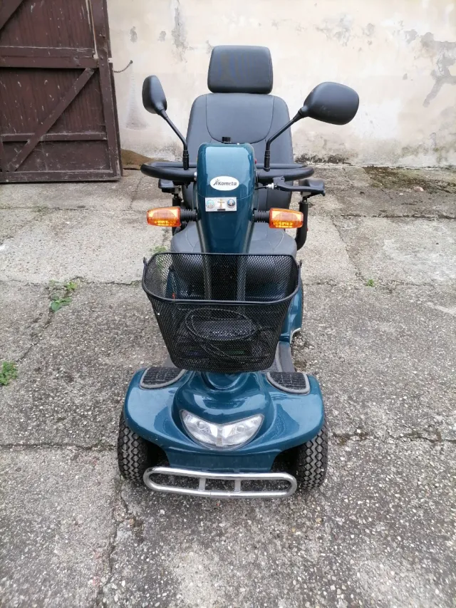 Scooter elettrica 4 ruote disabili
