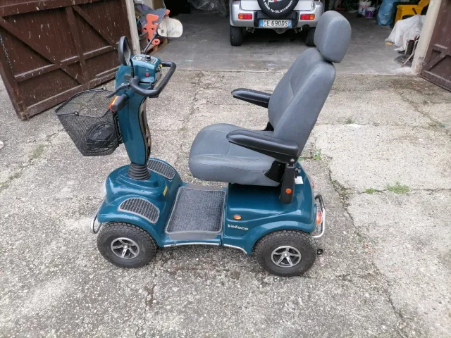 Scooter elettrica 4 ruote disabili