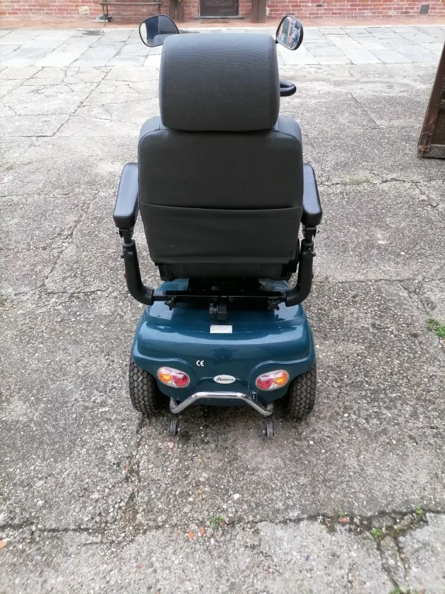 Scooter elettrica 4 ruote disabili