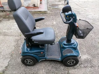 Scooter elettrica 4 ruote disabili