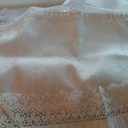 Centrini Ricamati a Mano