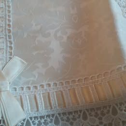 Centrini Ricamati a Mano