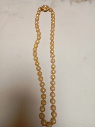 Collar de perlas antiguo beige y dorado