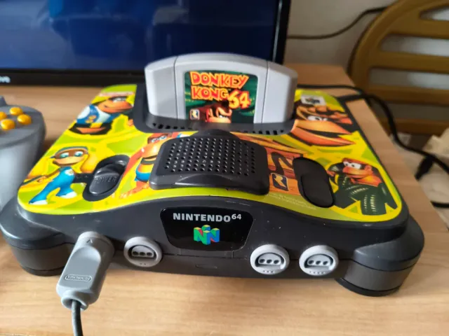 Console Nintendo 64 Donkey Kong 64 con accessori