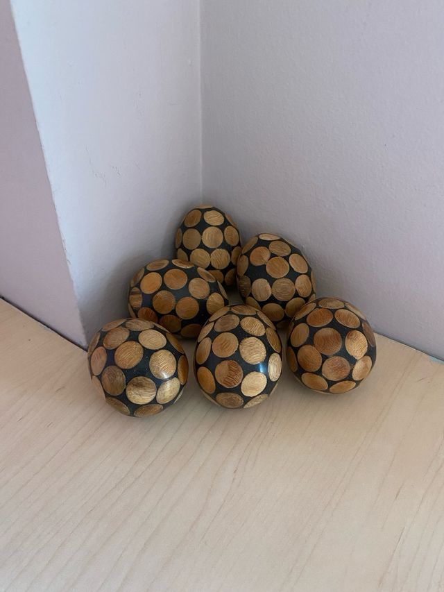 Huevos decorativos de madera