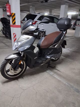 Moto Scooter Gris