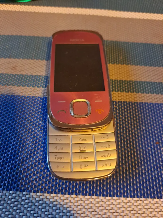 Cellulare Nokia 7230 Rosa Vintage