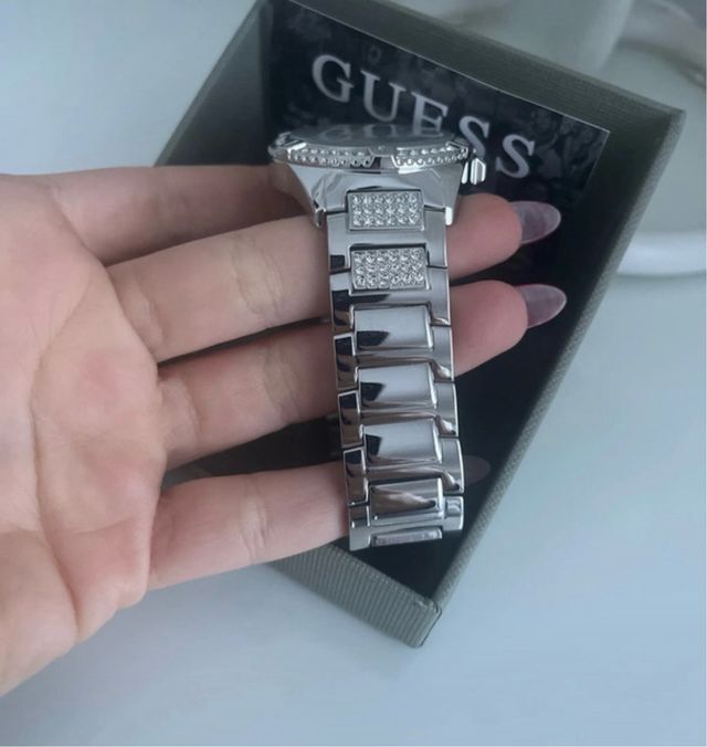 Reloj Guess Plateado con Cristales